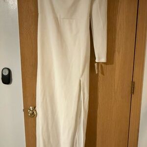 Windsor Classic white Long Sleeve Dress with split. New with tags!!!!